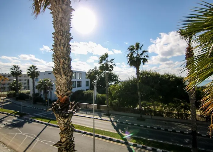 Phaedrus Living: Seaside Flat Constantinos 113